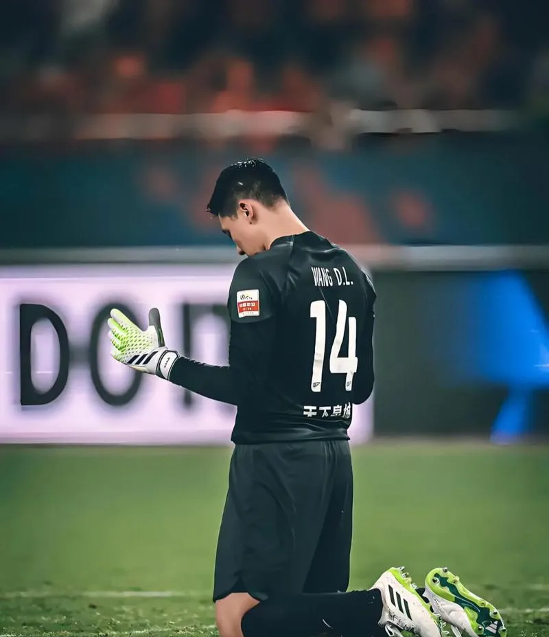 详细阅读:九游-赛地聚焦:意甲今晨热度飙升,上海申花单刀错失,质疑声仍在,阵容厚度经受考验的简单介绍-九游 九游-赛地聚焦:意甲今晨热度飙升,上海申花单刀错失,质疑声仍在,阵容厚度经受考验的简单介绍-九游